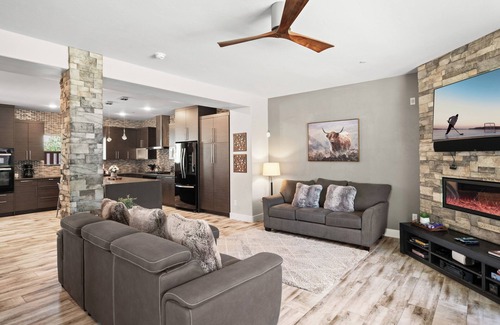 Bear Hollow Village House | Private Hot Tub, Close to Outlets, Skiing, Trails, 2-Car Garage at Bear Hollow