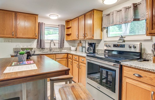 Canton House | Private Hot Tub: Cottage Near Hikes & Pigeon River