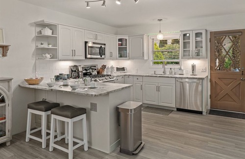 Sedona House | Private Hot Tub! Gorgeous Updated Home with Private Casita! Sleeps 8