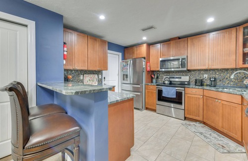 Bradenton House | Private Hot Tub, Pool & Yard: Modern Bradenton Gem