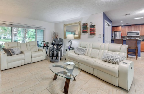 Bradenton House | Private Hot Tub, Pool & Yard: Modern Bradenton Gem