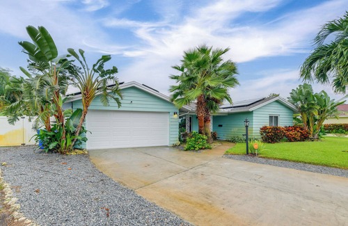 Bradenton House | Private Hot Tub, Pool & Yard: Modern Bradenton Gem