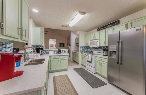 South Arlington House | Private Hot Tub, Stone Floors, Tall Fenced Yard, Fire Pit, & BBQ Grill