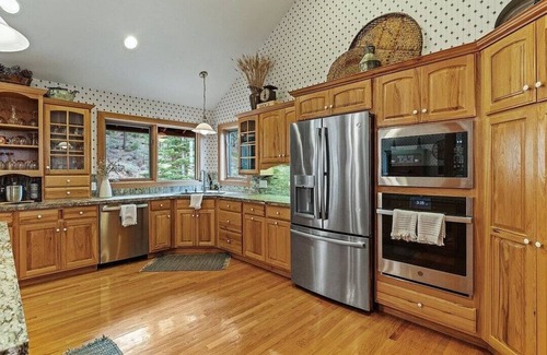 Truckee Cabin | Private Hot Tub, Second Living Room, Martis Valley Views, HOA Amenity Access, on the Shuttle Route!