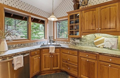 Truckee Cabin | Private Hot Tub, Second Living Room, Martis Valley Views, HOA Amenity Access, on the Shuttle Route!