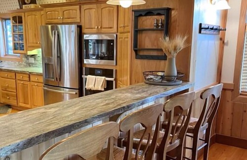 Truckee Cabin | Private Hot Tub, Second Living Room, Martis Valley Views, HOA Amenity Access, on the Shuttle Route!