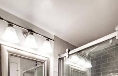 H Street Corridor Apartment | Private Hot Tub - The Art Suite - Capital HILL DC