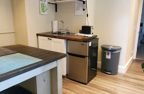 Newport Apartment | Private 'Hotel' Style Apt
