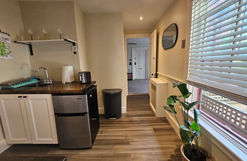 Newport Apartment | Private 'Hotel' Style Apt