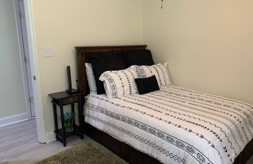 Garner House | Private house 15mins.from Raleigh Dntwn w/private pool, hot tub, and firepit.