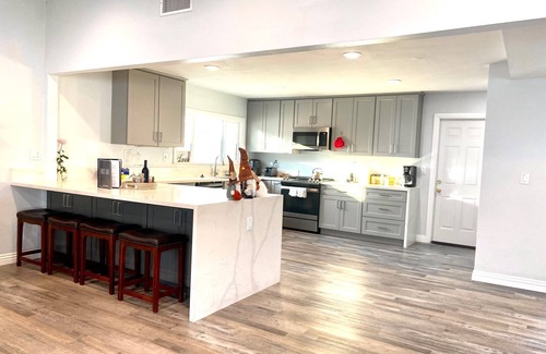 Northwest Anaheim House | PRIVATE HOUSE ♡ COCKTAIL POOL🎈11 MINS TO Disneyland