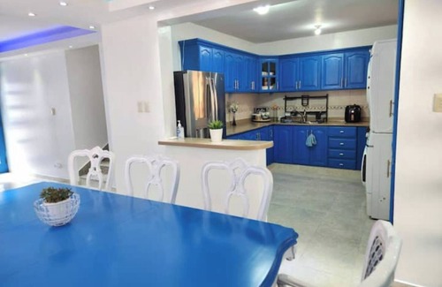 Santo Domingo House | PRIVATE HOUSE+HEATED POOL+BBQ+A/C+WIFI+HOT WATER+PET FRIENDLY, IN SANTO DOMINGO