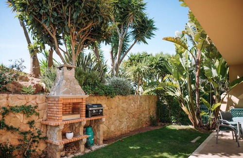Atalaia House | Private House With Garden, Pool & BBQ