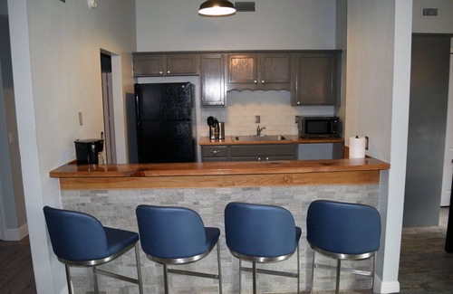 Mill Run House | Private House-With Pool/Sleeps 8/Near Disney/Universal/Airport