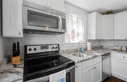 Forest Hill Terrace House | Private House & Yard Central Location to all RVA