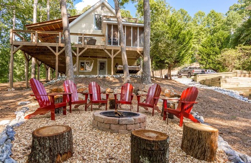 Dawsonville House | Private In the woods cabin With a Lakeview