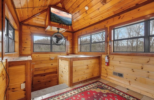 Cosby Cabin | Private Indoor Pool, Hot Tub, Fire Pit, Pool Table, Free Attractions!
