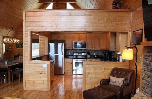 Gatlinburg - Pigeon Forge Cabin | Private Indoor Pool! Sauna-Hot Tub-Amazing Views!