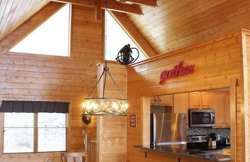 Gatlinburg - Pigeon Forge Cabin | Private Indoor Pool! Sauna-Hot Tub-Amazing Views!