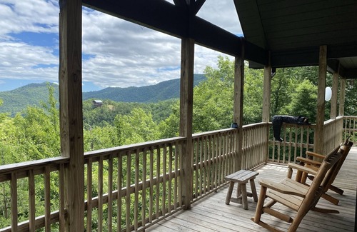 Gatlinburg - Pigeon Forge Cabin | Private Indoor Pool! Sauna-Hot Tub-Amazing Views!