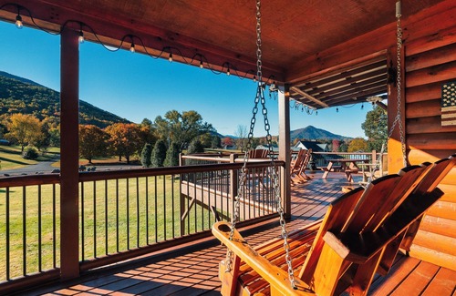 Gatlinburg - Pigeon Forge Cabin | PRIVATE INDOOR POOL HEATED, HOT TUB, ARCADE, THEATER,FIREPIT,GRILL,DECK, PETS OK