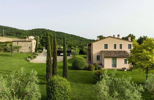 San Casciano dei Bagni Villa | Private Villa with A/C, private pool, hot tub, WIFI, TV, patio, pets allowed, panoramic view