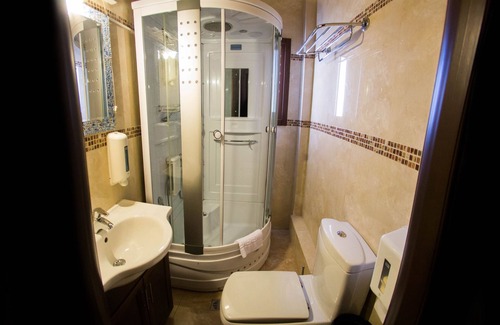 Krionerion House | Private Jaccuzzi Suite