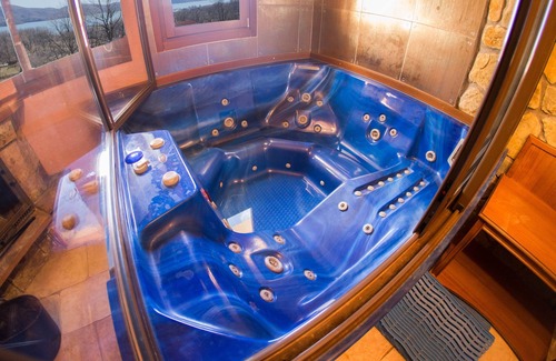 Krionerion House | Private Jaccuzzi Suite