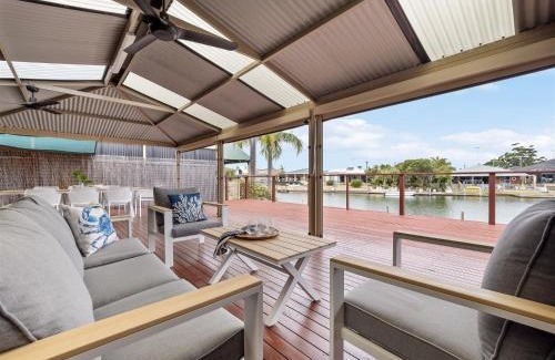South Yunderup House | Private Jetty Dolphins Family Pets-canal Life