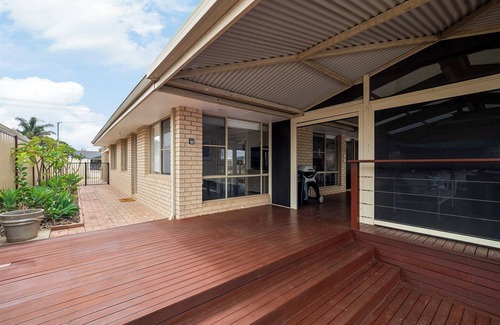South Yunderup House | Private Jetty | Family & Pet-Friendly Retreat