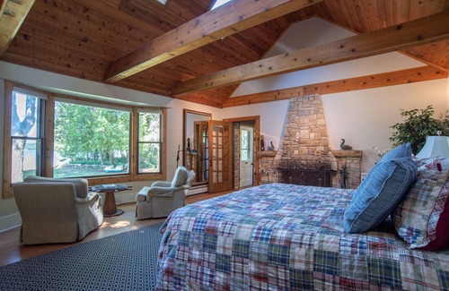 Baileys Harbor Cabin | Private Kangaroo Lake Waterfront home in Baileys Harbor