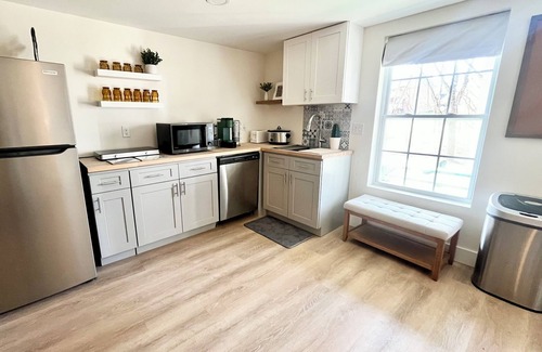 Nashville Apartment | Private King Suite, Mins to BNA, Downtown