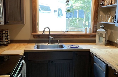 Mahopac House | Private lake access. Cozy, clean&peaceful! All you need and deck, grill, WiFi..