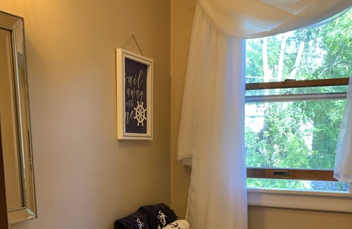 Mahopac House | Private lake access. Cozy, clean&peaceful! All you need and deck, grill, WiFi..
