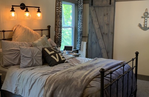 Mahopac House | Private lake access. Cozy, clean&peaceful! All you need and deck, grill, WiFi..