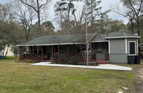 Conroe House | !Private Lake! Fishing, Swimming & MORE! Charming Lakeside Bungalow!