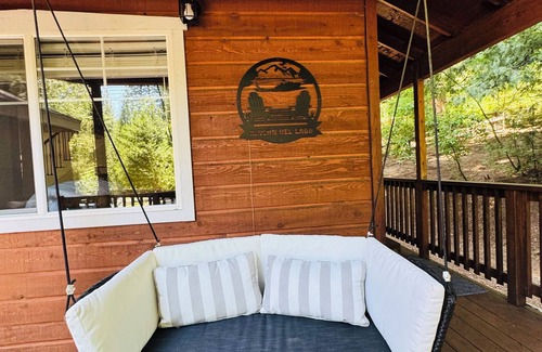 Glencoe House | Private Lake Hot Tub BBQ AC GEN Modern Comforts!
