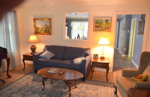 Vincent Apartment | Private lake side house in the Woods.