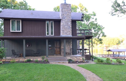 Enchanted Oaks House | Private Lakefront Getaway for the family