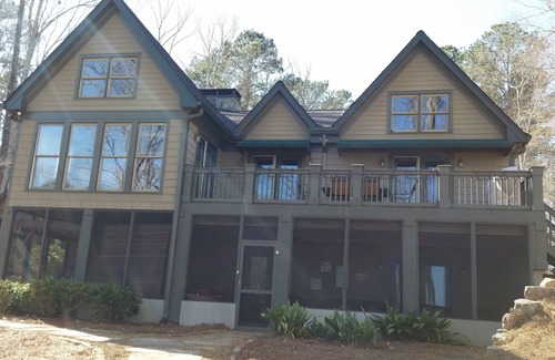 Buckhead House | PRIVATE LAKEFRONT ON 2+ AC W/BIG WATER VIEW W/HOT TUB (Min 30 Day Rental Only)