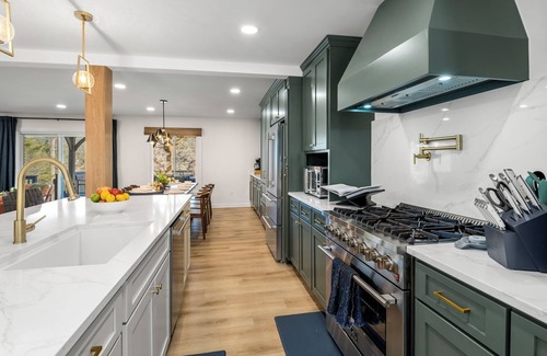Greenville - Spartanburg House | Private Lakefront Wellness Retreat - Swimspa, Pickleball, Basketball, Kayaks