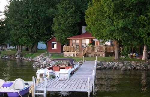Cheboygan Cottage | Private Lakefront, Winter Wonderland