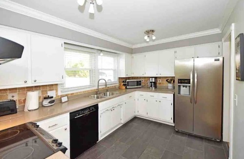 Hendersonville House | Private Lakehouse with Hot Tub near Nashville!
