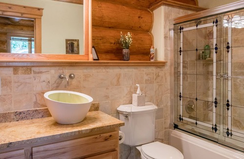 Edwards House | Private large family retreat with plenty of space. Stunning unobstructed views!