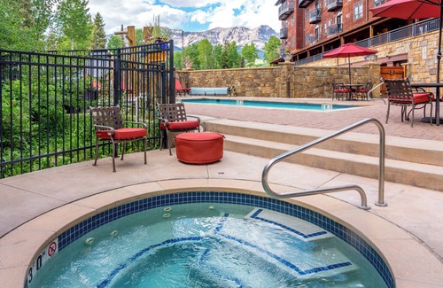 Mountain Village Hotel | Private Lock-Off King Room at the Bear Creek Lodge