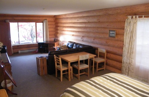 Port Alberni Cabin | Private Lodge & Five Acres on the Stamp River