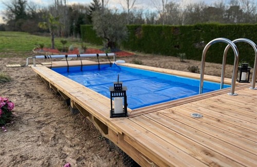 Le Fleix Ski Chalet | Private lodge jacuzzi and pool