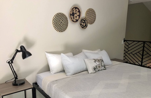 Salem House | Private Lodge with Loft and Balcony Near Auburn: 2 Bed/ 2 Bath/ Huge Deck