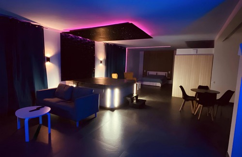 Entzheim Apartment | Private loft - Jacuzzi pro & sauna - All in One