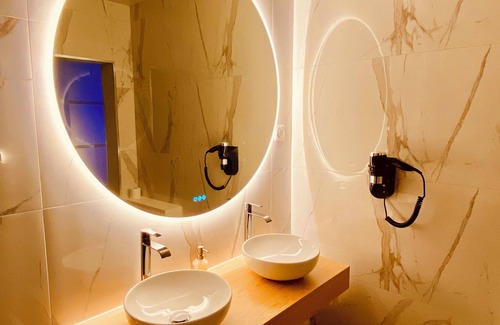 Entzheim Apartment | Private loft - Jacuzzi pro & sauna - All in One